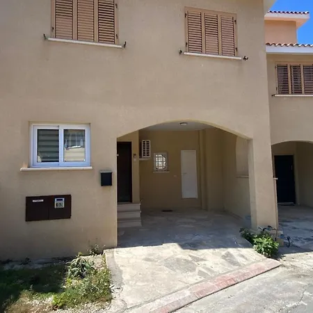 Corner Townhouse In Regina Gardens, דירה *