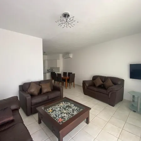 شقة Corner Townhouse In Regina Gardens,