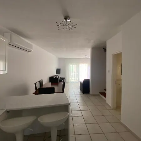 Corner Townhouse In Regina Gardens, Apartment *