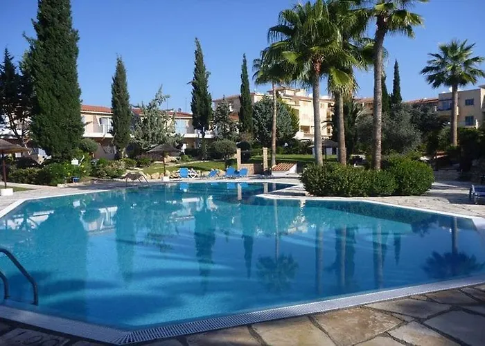 Corner Townhouse In Regina Gardens, Daire Pafos