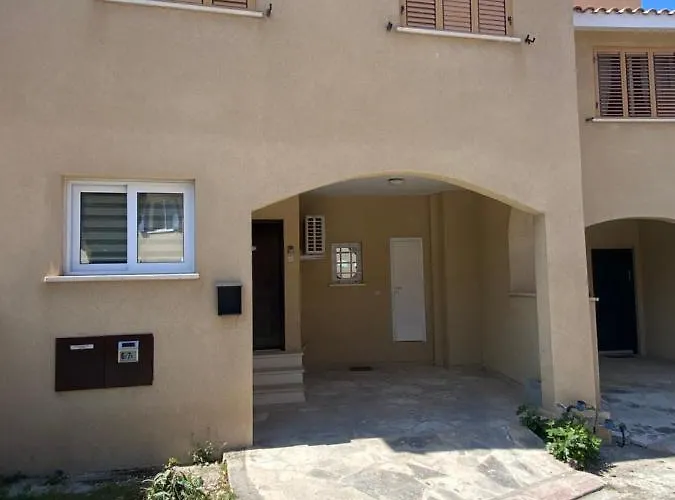 Corner Townhouse In Regina Gardens, Daire *