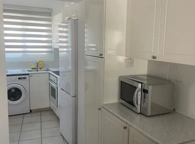 Corner Townhouse In Regina Gardens, Apartman Paphos