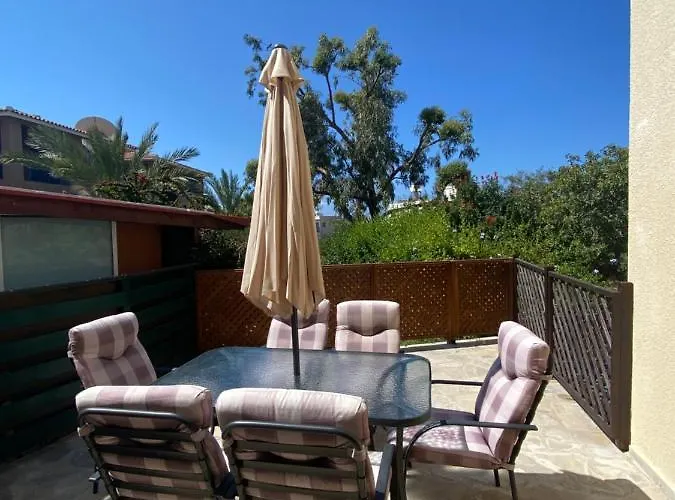 Corner Townhouse In Regina Gardens, Apartman Paphos