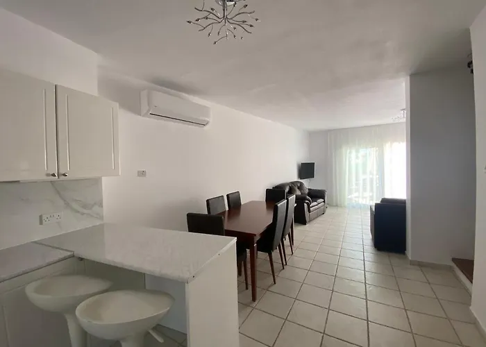 Corner Townhouse In Regina Gardens, Apartman *